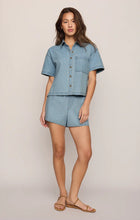 Load image into Gallery viewer, Z SUPPLY-EVERYDAY DENIM BUTTON UP