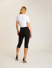 Load image into Gallery viewer, COMMANDO-NEOPRENE CAPRI LEGGING IN BLACK