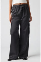 Load image into Gallery viewer, FLORENCE BY MILLS- SATIN CARGO PANT
