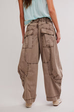 Load image into Gallery viewer, FREE PEOPLE-ONSET PARACHUTE PANT IN DUSTED COCOA