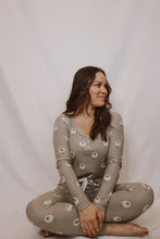 Load image into Gallery viewer, Z SUPPLY- FIRESIDE SHEEP LS TOP