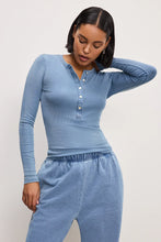 Load image into Gallery viewer, Good American-jeanius Fitted Henley