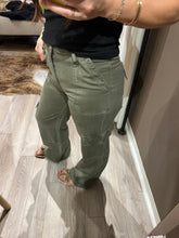 Load image into Gallery viewer, OLIVE UTILITY CARGO PANTS
