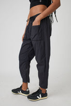 Load image into Gallery viewer, FREE PEOPLE- FLY BY NIGHT PANT
