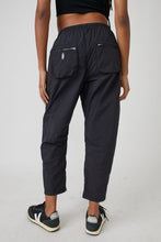 Load image into Gallery viewer, FREE PEOPLE- FLY BY NIGHT PANT
