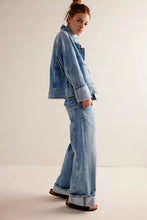 Load image into Gallery viewer, FREE PEOPLE- SUZY DENIM JACKET
