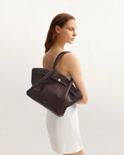 Load image into Gallery viewer, JW PEI-HANA MEDIUM TOTE BAG
