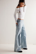 Load image into Gallery viewer, FREE PEOPLE- BREEZY DENIM PULL ON
