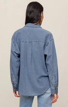 Load image into Gallery viewer, Z SUPPLY-THE PERFECT TWILL BUTTON UP IN CLASSIC INDIGO
