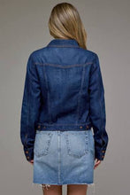 Load image into Gallery viewer, HIDDEN-DARK WASH FITTED DENIM JACKET
