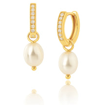 Load image into Gallery viewer, ELLIE VAIL-GEORGIE HUGGIE HOOP PEARL EARRING
