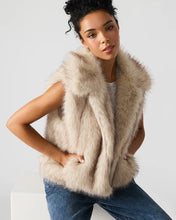 Load image into Gallery viewer, STEVE MADDEN-SAFIRA VEST
