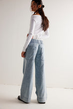 Load image into Gallery viewer, FREE PEOPLE- BREEZY DENIM PULL ON
