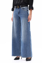 Load image into Gallery viewer, BAYEAS- MID RISE WIDE LEG MEDIUM BLUE
