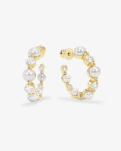Load image into Gallery viewer, MELINDA MARIA-SHE’S AN ICON PEARL HOOPS 1”
