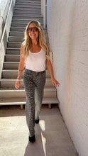 Load image into Gallery viewer, DAZE-KEEPER DENIM IN CATWALK
