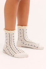 Load image into Gallery viewer, FREE PEOPLE-ROSEBUD WAFFLE KNIT SOCK
