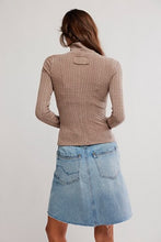 Load image into Gallery viewer, FREE PEOPLE-BRUNCH GIRL ZIP UP
