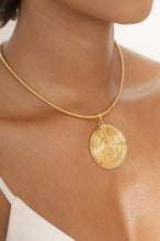 Load image into Gallery viewer, ETTIKA-SWIRL PENDANT CHOKER
