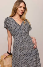 Load image into Gallery viewer, Z SUPPLY-SANNA IRIS FLORAL MIDI DRESS IN ECLIPSE
