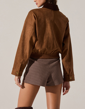 Load image into Gallery viewer, ASTR THE LABEL-SORINE JACKET IN CAMEL
