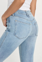Load image into Gallery viewer, GOOD AMERICAN-GOOD KICK FLARE JEAN
