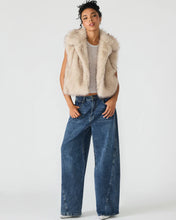 Load image into Gallery viewer, STEVE MADDEN-SAFIRA VEST
