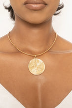 Load image into Gallery viewer, ETTIKA-SWIRL PENDANT CHOKER
