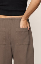 Load image into Gallery viewer, Z SUPPLY-KIT TWILL CARPENTER PANT PEBBLE COAST
