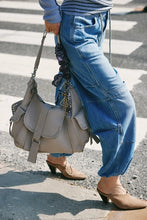 Load image into Gallery viewer, FREE PEOPLE- LOGAN CINCHE CARGO JEAN
