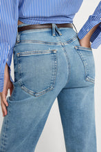 Load image into Gallery viewer, GOOD AMERICAN-SOFT TECH GOOD TRUE STRAIGHT JEANS

