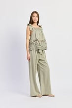 Load image into Gallery viewer, EN SAISON-SEASHELL EMBROIDERED LACE TOP
