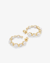 Load image into Gallery viewer, MELINDA MARIA-SHE’S AN ICON PEARL HOOPS 1”
