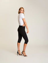 Load image into Gallery viewer, COMMANDO-NEOPRENE CAPRI LEGGING IN BLACK
