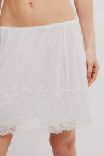 Load image into Gallery viewer, FREE PEOPLE-PARTY CRASHERS HALF SLIP
