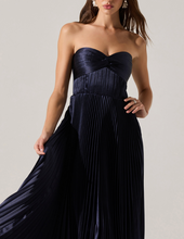 Load image into Gallery viewer, ASTR THE LABEL-ASCELLA DRESS IN NAVY
