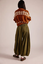 Load image into Gallery viewer, FREE PEOPLE-MOONRIVER BALLOON PANTS IN SAGE
