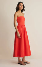 Load image into Gallery viewer, Z SUPPLY-SUNSOUGHT STRAPLESS MIDI DRESS IN LYCHEE
