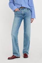 Load image into Gallery viewer, GOOD AMERICAN-SOFT TECH GOOD TRUE STRAIGHT JEANS
