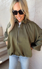 Load image into Gallery viewer, STEVE MADDEN- ASPEN JACKET IN DARK OLIVE
