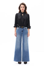 Load image into Gallery viewer, BAYEAS- MID RISE WIDE LEG MEDIUM BLUE
