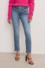 Load image into Gallery viewer, GOOD AMERICAN-SOFT TECH GOOD LEGS STRAIGHT JEANS
