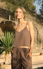 Load image into Gallery viewer, Z SUPPLY-SABEL CROPPED LINEN TANK IN TIKI
