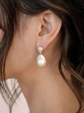 Load image into Gallery viewer, ETTIKA-FRESHWATER HEIRLOOM EARRINGS
