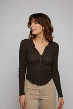 Load image into Gallery viewer, SUNDAY RITUAL-WAFFLE HENLEY IN CHOCOOATE
