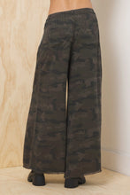 Load image into Gallery viewer, VINTAGE HAVANA-TENCEL WIDE LEG PANT IN CAMO
