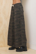 Load image into Gallery viewer, VINTAGE HAVANA-TENCEL WIDE LEG PANT IN CAMO
