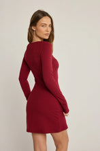 Load image into Gallery viewer, SUNDAY RITUAL-EMMY RIB DRESS IN WINE
