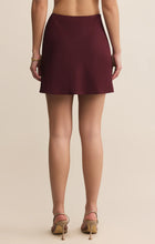 Load image into Gallery viewer, Z SUPPLY-CHABLIS MINI SKIRT IN MERLOT
