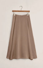 Load image into Gallery viewer, Z SUPPLY- NORTHPOINTE MIDI SKIRT IN MOONLIGHT
